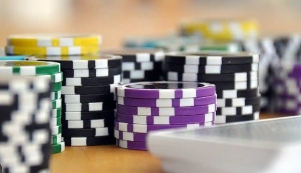 Unlimited Rewards: Reasons to Play Poker Online